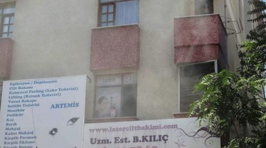 Kişisel Bakım Merkezinde Lazer Makinesinden Yangın &Ccedil;ıktı