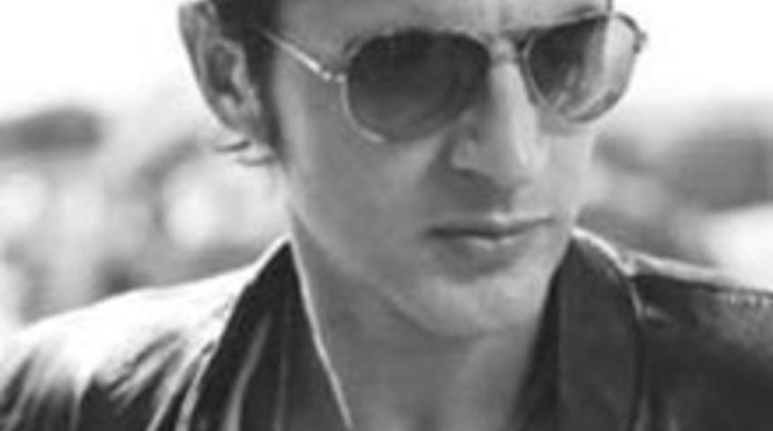 Maaşlı Şarkıcı Teoman