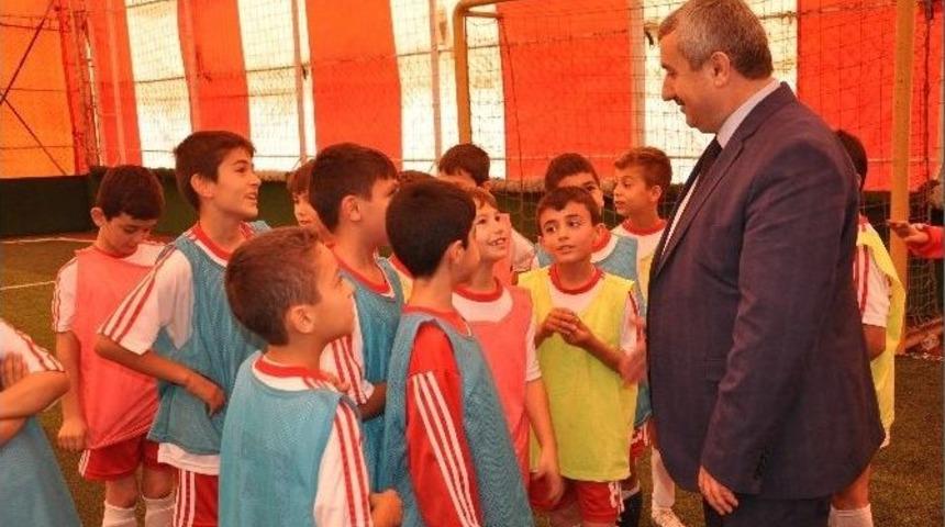 K&ouml;rfez Futbol Okulu Geleceğin Yıldızlarını Yetiştiriyor