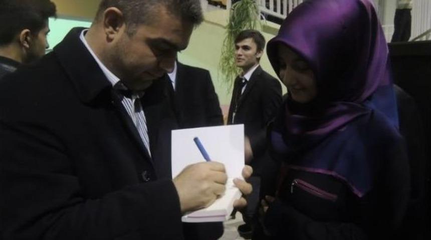 Yazar Sait &Ccedil;amlıca, İnebolu&rsquo;da Kitaplarını İmzaladı
