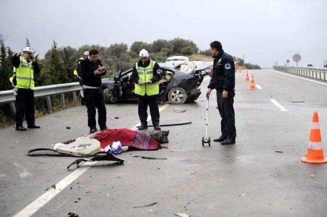 &Ccedil;anakkale de Kaza: 1 &Ouml;l&uuml;, 2 Yaralı 1