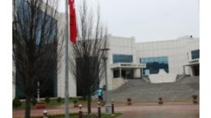 B&uuml;y&uuml;kşehir&rsquo;de Bayraklar Yarıya İndirildi