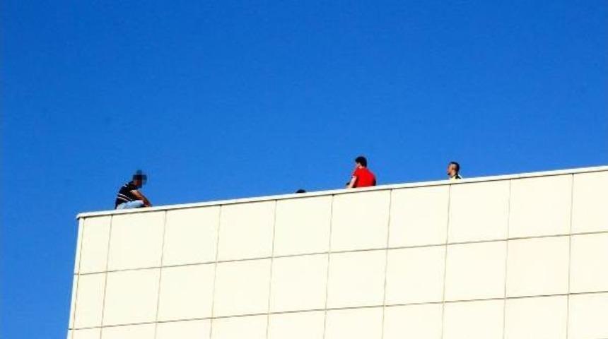 Hastane Inşaatında Intihar Girişimi