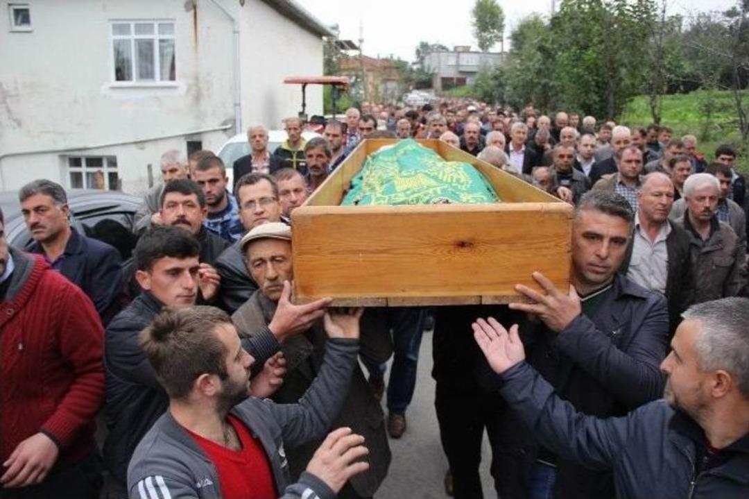 D&uuml;ğ&uuml;nde &Ouml;ld&uuml;r&uuml;len 3. Kişi De Aynı Mezarlıkta Toprağa Verildi