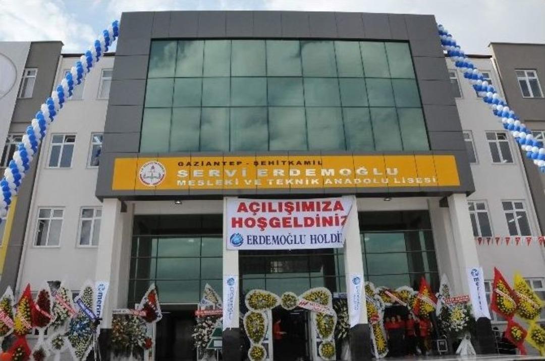 Servi Erdemoğlu Mesleki Ve Teknik Anadolu Lisesi T&ouml;renle A&ccedil;ıldı