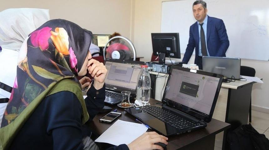 Ko-mek&rsquo;te Usta &Ouml;ğreticiler Eğitime Alındı