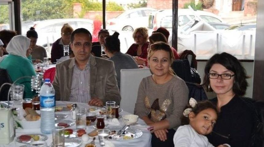 Ayvalık Mehmet Akif Ersoy Ortaokulu Aile Birliği&rsquo;nden &Ouml;rnek Dayanışma