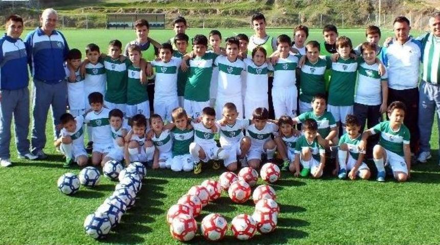 Bursaspor Futbol Okulu &Ccedil;alışmalarını S&uuml;rd&uuml;r&uuml;yor