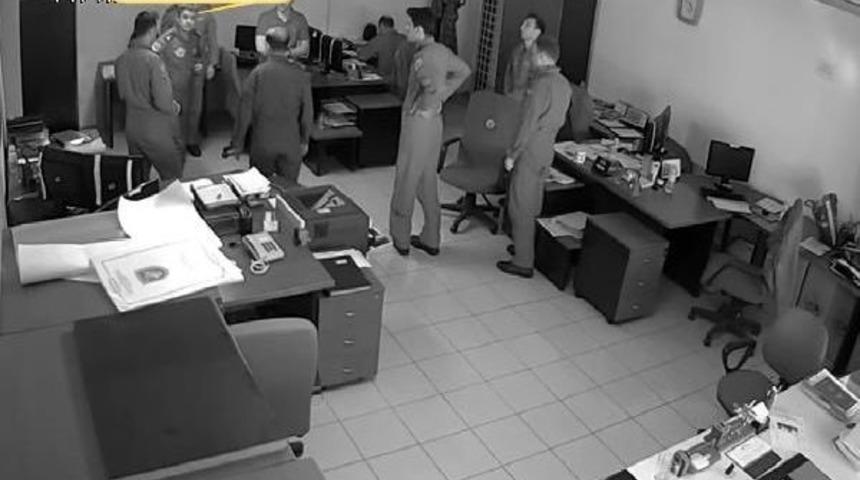 Genelkurmay Başkanlığı &Uuml;zerinde U&ccedil;uş Yapan Pilot, Savunma Yaptı