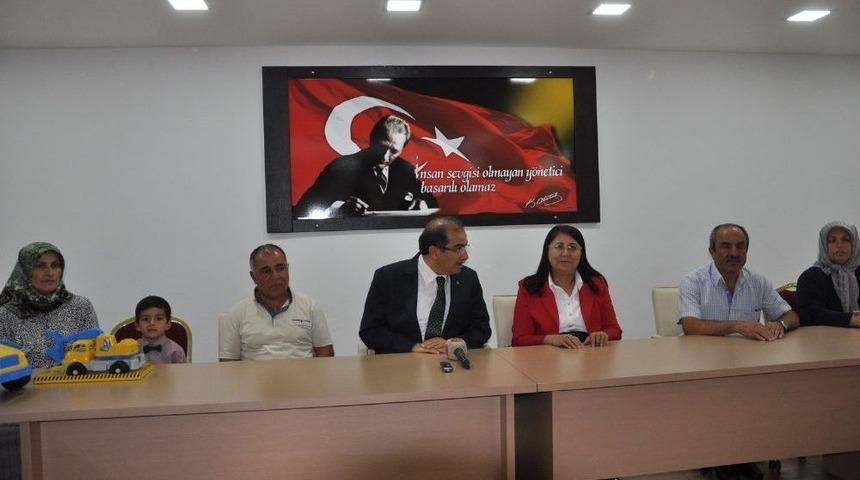 Samsunlu Şehit Ailelerinden Uşak Valisi Salim Demir&rsquo;e Anlamlı Ziyaret