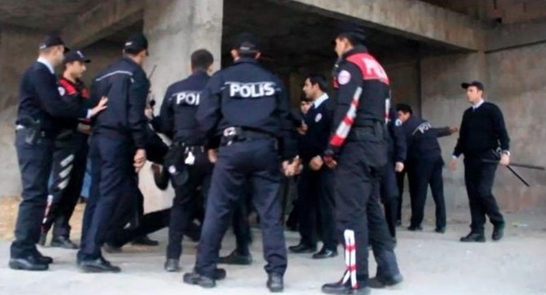 Polis Bı&ccedil;aklı Ş&uuml;pheliyi Biber Gazıyla Etkisiz Hale Getirdi