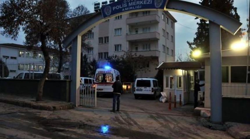 Ruhsatsız Tabancayla G&ouml;zaltına Alındı, Karakoldan Ka&ccedil;tı