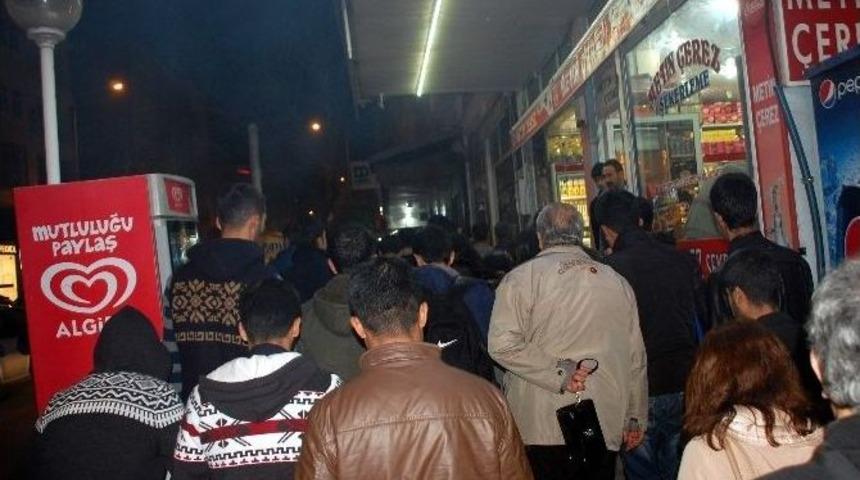 Karşıt G&ouml;r&uuml;şl&uuml; Gruplar Arasında Kavga