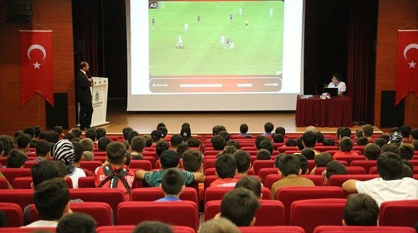 Amat&ouml;r Kul&uuml;p Oyuncularına Yeni Kurallar Semineri