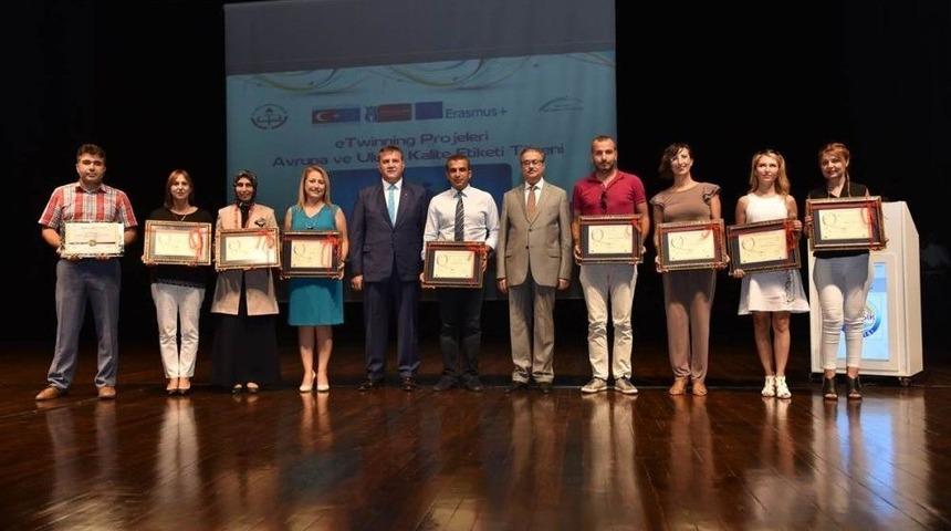 Vali Su: "toplumun Ve &Uuml;lkemizin Kalkınması İ&ccedil;in &Ccedil;ocuklarımızın Eğitimi Son Derece &Ouml;nemli"