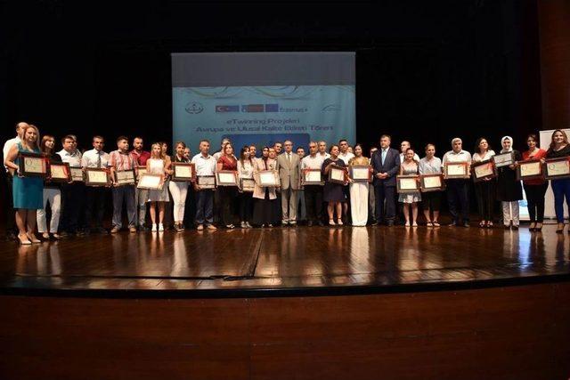 Vali Su: "toplumun Ve &Uuml;lkemizin Kalkınması İ&ccedil;in &Ccedil;ocuklarımızın Eğitimi Son Derece &Ouml;nemli" 2