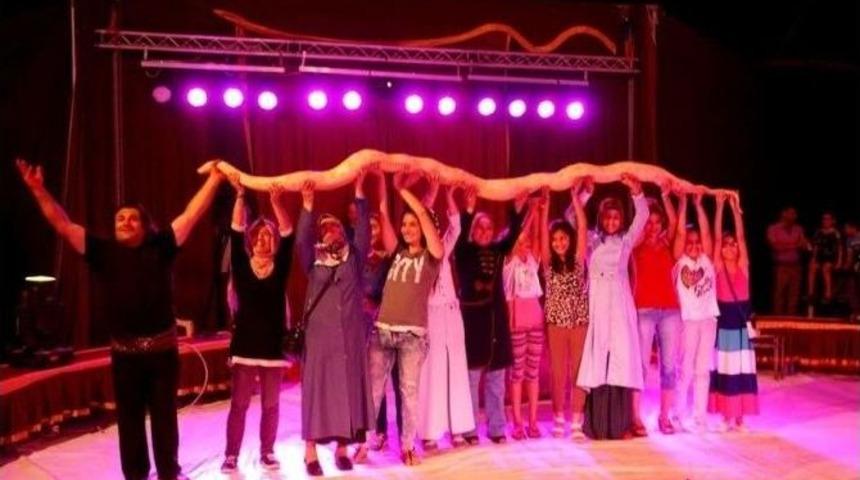 D&uuml;nyaca &Uuml;nl&uuml; Avrasya Sirki Salihli&rsquo;de