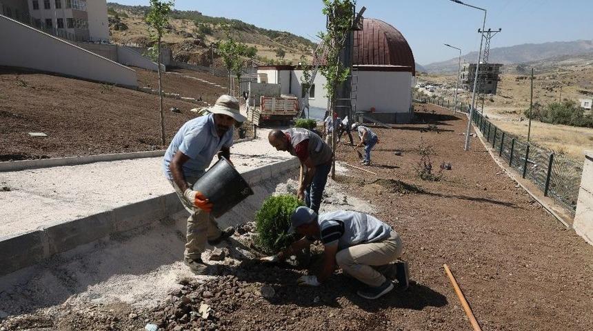 B&uuml;y&uuml;kşehir Belediyesi, &Ccedil;ermik&rsquo;te Okul Bah&ccedil;esini D&uuml;zenledi