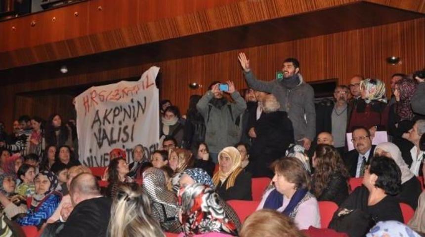 Mevlana Toplantısında &Uuml;niversitelilerin Vali Protestosu