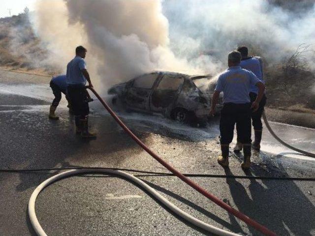 Mersin’De Seyir Halindeki Otomobil Alev Alev Yandı