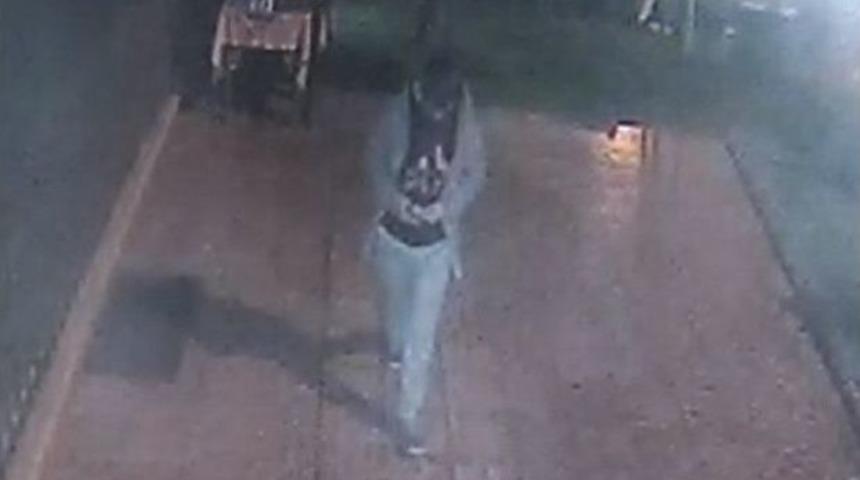 D&ouml;nerciden &Ccedil;aldığı Parayı G&uuml;venlik Kamerasının &Ouml;n&uuml;nde Saydı