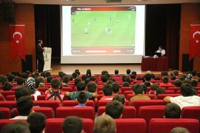 Başakşehir Belediyesi Amatör Kulüp Oyuncularına Yeni Kurallar Semineri Verdi