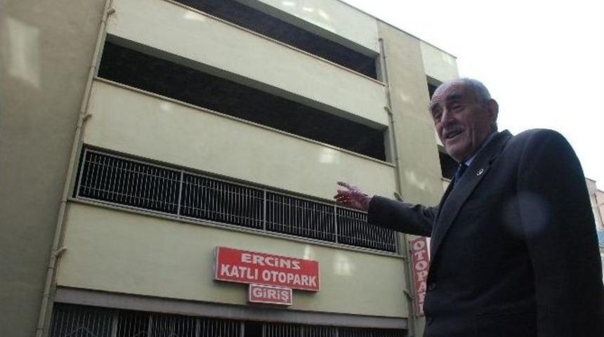 İlgisizliğe Kızdı, 2 Milyon Tl&rsquo;lik Otoparkın Kapısına Kilit Vurdu
