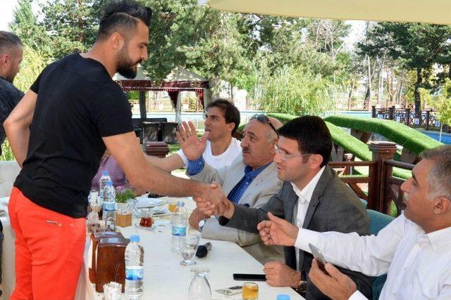 B.b.erzurumsporlu Futbolcular, Y&ouml;netim Kurulu İle Kahvaltıda Bir Araya Geldi 2