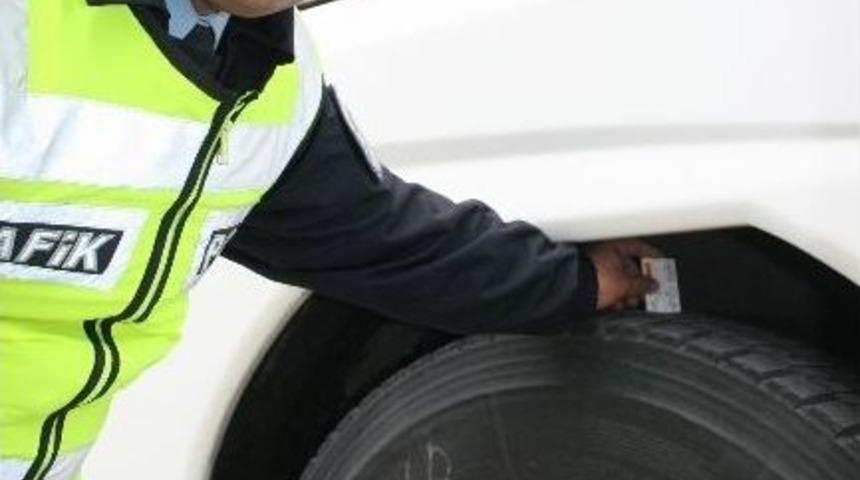 Bursa&rsquo;da Yolcu Otob&uuml;slerine Kar Kış Lastiği Denetimi...