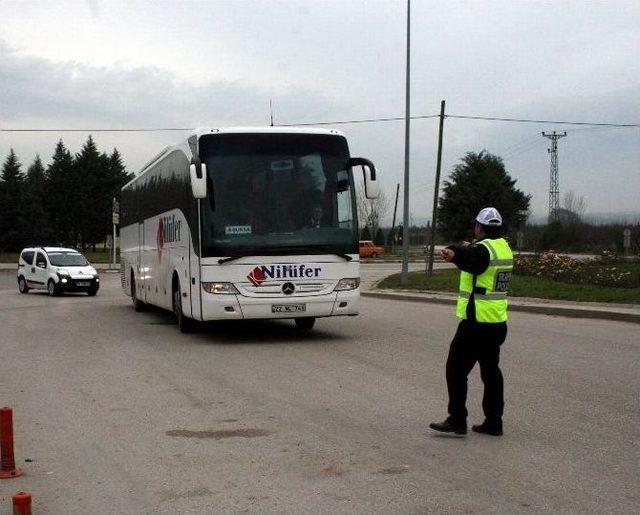 Bursa’da Yolcu Otobüslerine Kar Kış Lastiği Denetimi...