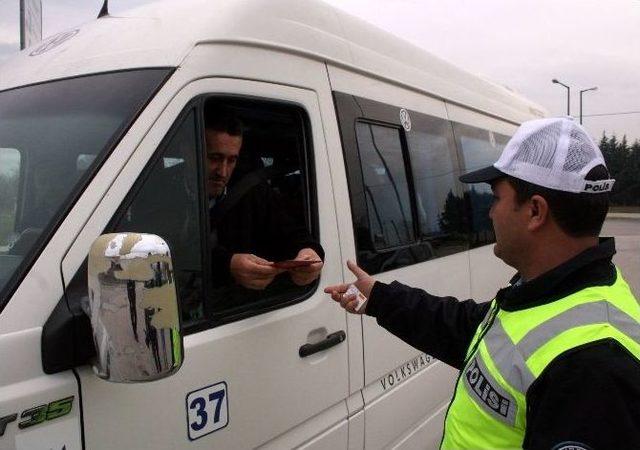 Bursa’da Yolcu Otobüslerine Kar Kış Lastiği Denetimi... 2