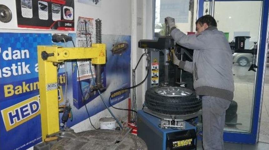 Kış Lastikleri Takılmaya Başlandı