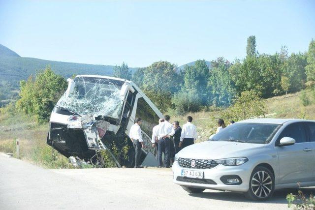 Yolcu Otobüsü Kazası Ucuz Atlatıldı