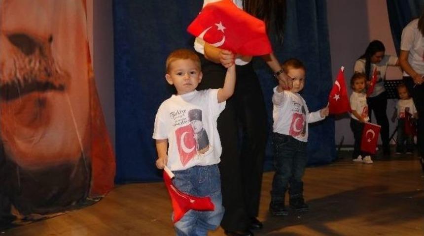Miniklerden Cumhuriyet Bayramı G&ouml;sterisi