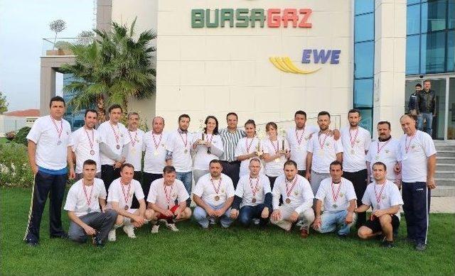 Bursagaz Geleneksel Voleybol Turnuvası Renkli Görüntülerle Sona Erdi