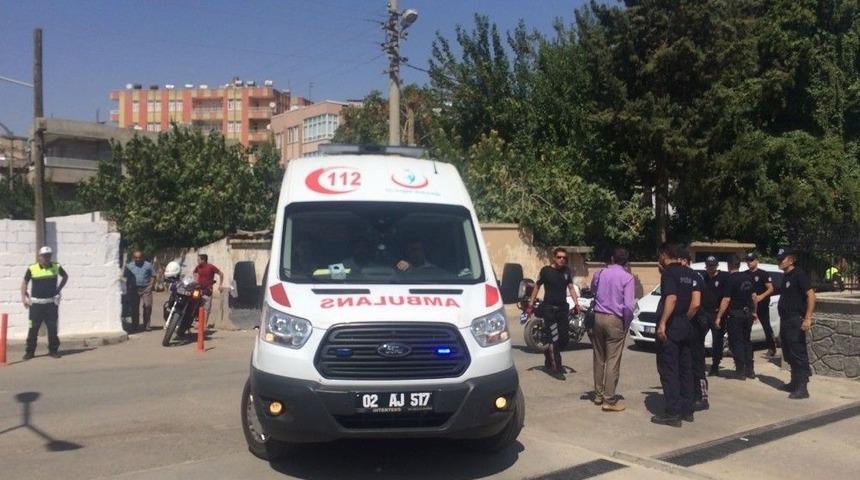 Adliye Bahçesinde Tekme Tokat Kavga: 2 Yaralı