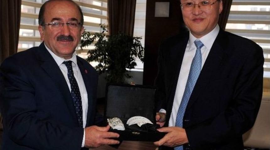 Kardeş Şehir Rizhao Heyetinden Başkan G&uuml;mr&uuml;k&ccedil;&uuml;olu&rsquo;na Ziyaret