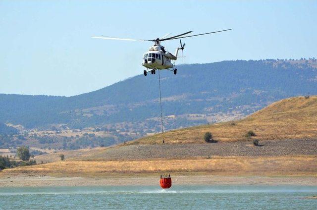 Boz&uuml;y&uuml;k&rsquo;te Yangına Havadan Yoğun Şekilde M&uuml;dahale Ediliyor 1