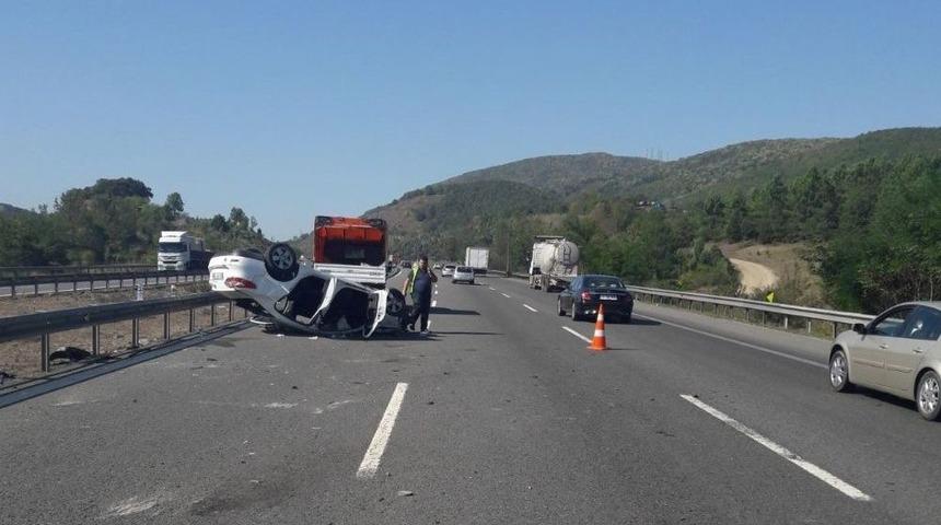 Tem Otoyolunda Meydana Gelen Kazada 2 Kişi Yaralandı