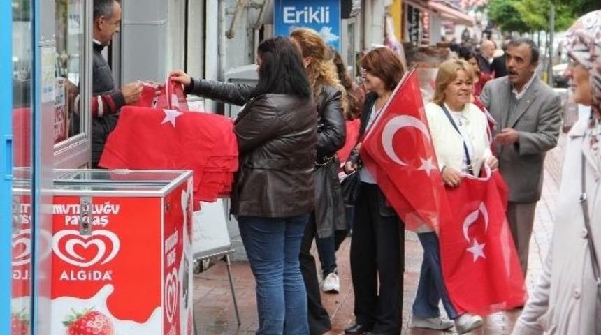 Chp&rsquo;den Esnafa 10 Bin T&uuml;rk Bayrağı