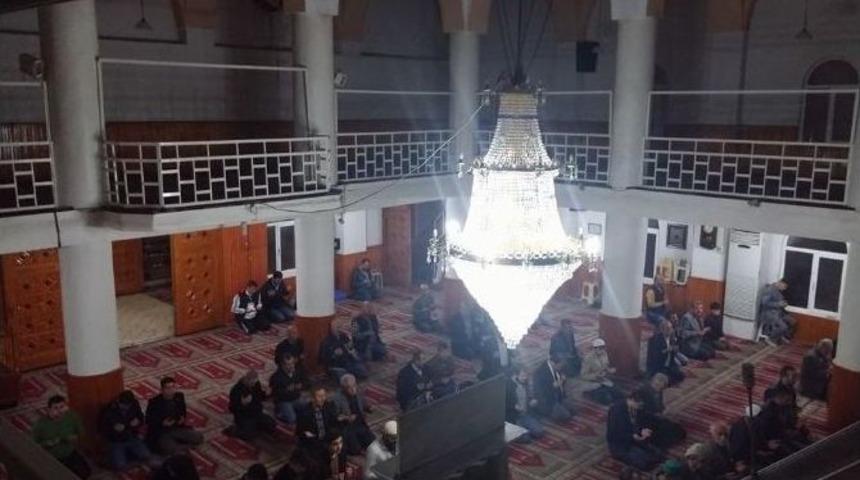 Şehit Mehmet&ccedil;ikler İ&ccedil;in Mevlit Okutuldu