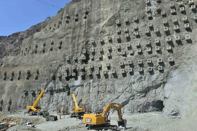 Türkiye’nin En Yüksek Barajında 4 Milyon Metreküp Beton Kullanılacak