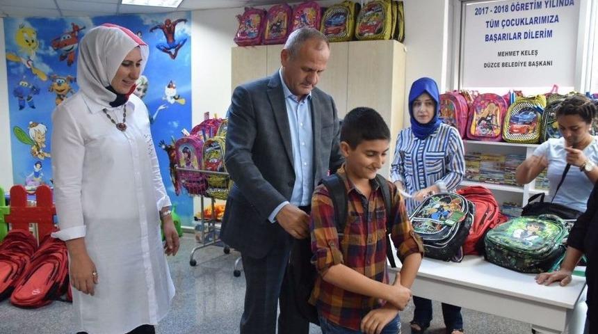 Düzce Belediyesi Hayır Çarşısından Kırtasiye Desteği