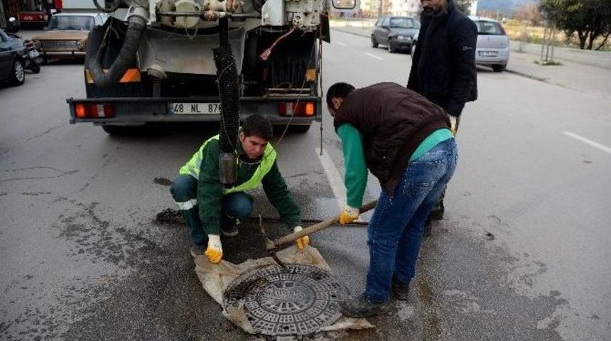 K&ouml;tekli&rsquo;nin Kanalizasyon Ana Hattı Temizleniyor