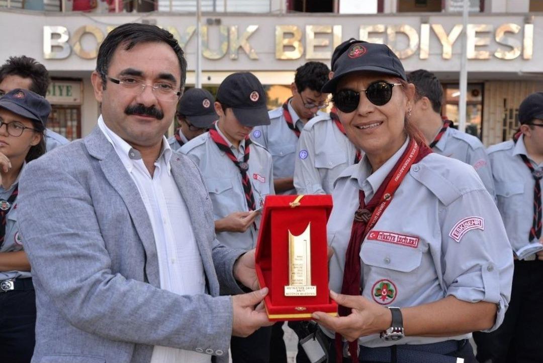 Eskişehirli İzciler Boz&uuml;y&uuml;k&rsquo;&uuml;n Tarihi Mek&acirc;nlarını Gezdi