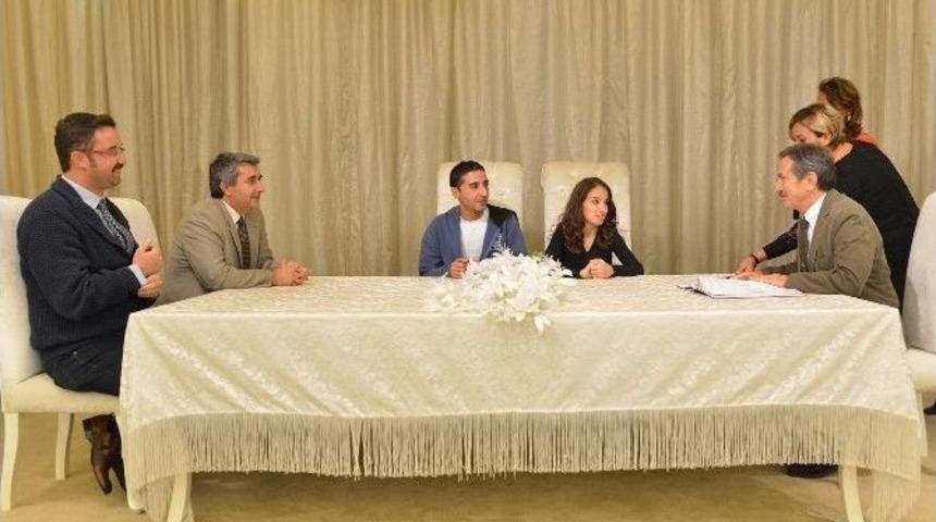 İmkansızlık Mutlu Olmalarını Engelleyemedi