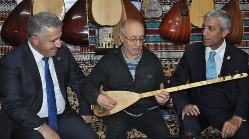 Ak Parti Kars Milletvekili Yunus Kılı&ccedil; S&ouml;ylediği T&uuml;rk&uuml;lerle Sanat&ccedil;ıları Aratmadı