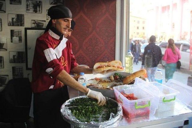 Hakkari’de 10 Kişiyi İstihdam Eden İşyeri Açıldı