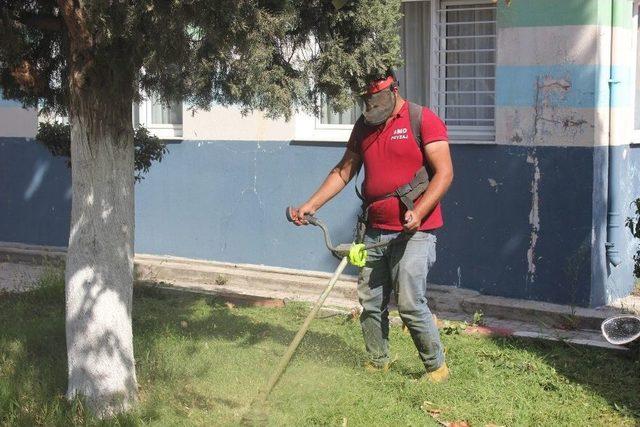 Turgutlu’da Okulların Çevreleri Belediyeyle Güzelleşti