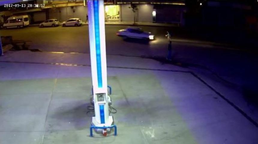 Otomobilin Yayaya &Ccedil;arpması G&uuml;venlik Kamerasında